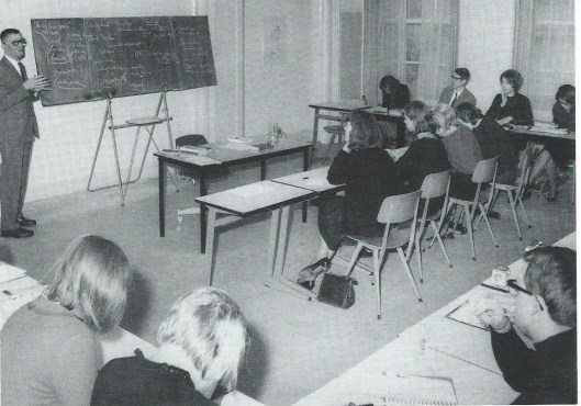 2. Kees Fens geeft les.